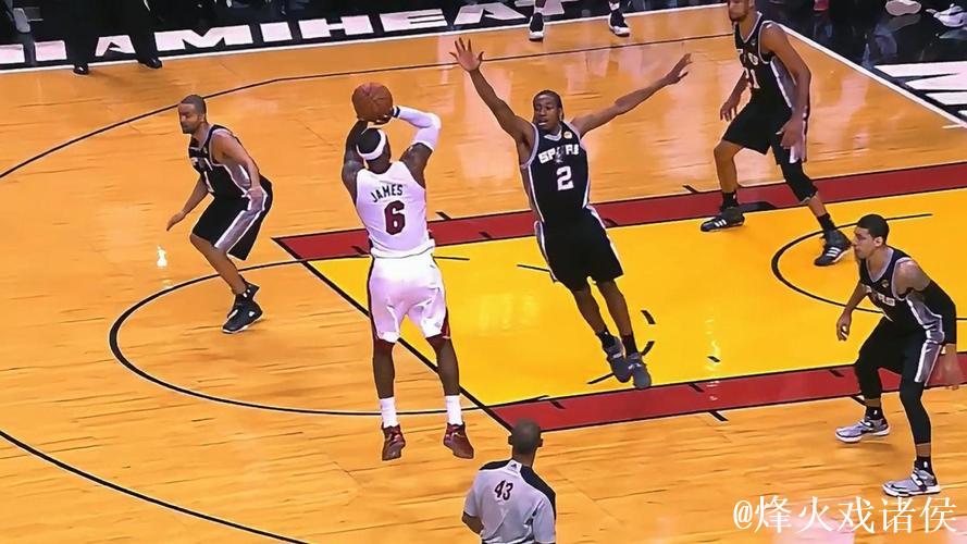 美国初中生上演惊天远投绝杀，这一球堪称传奇！